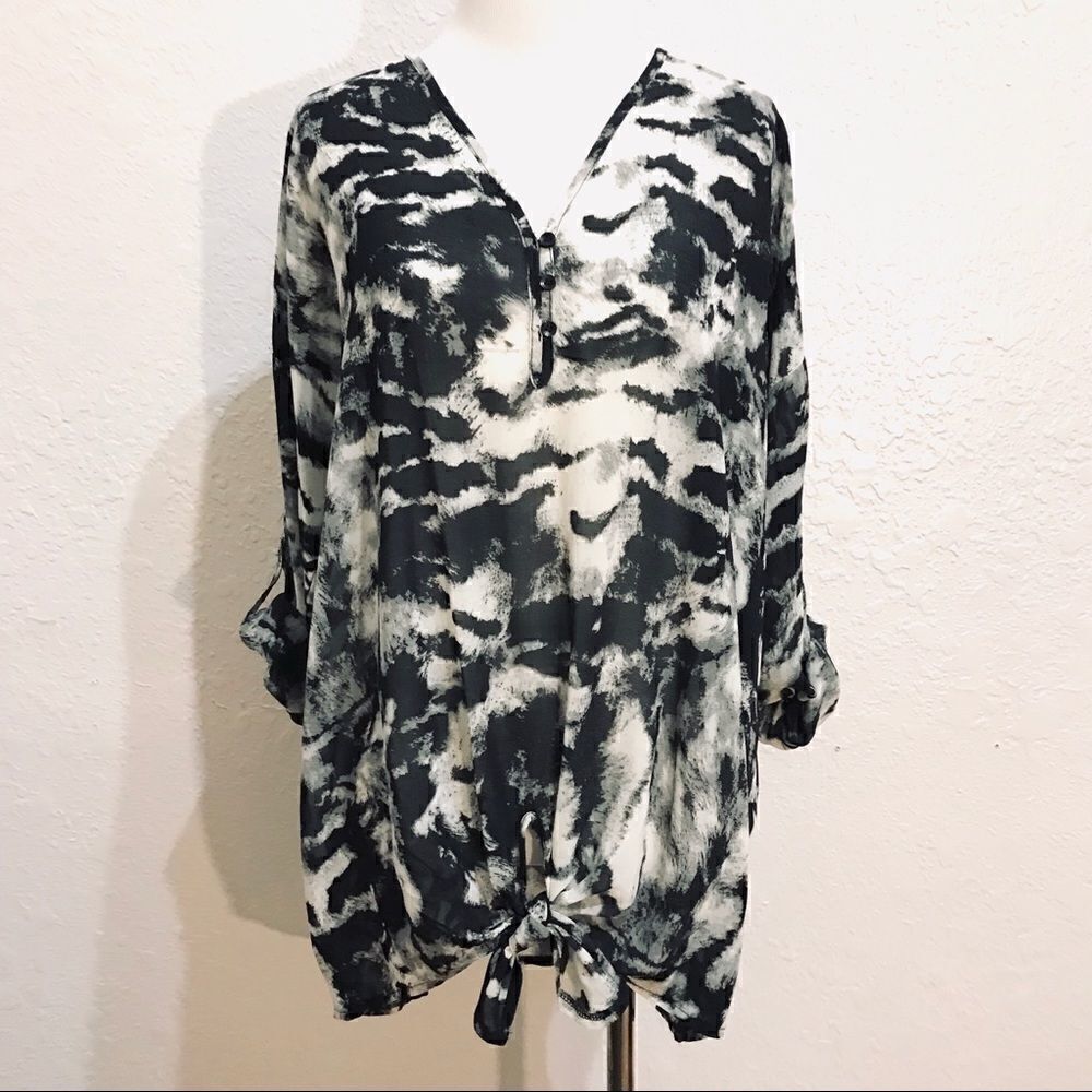i Jeans by Buffalo Black Abstract Tie Waist Top